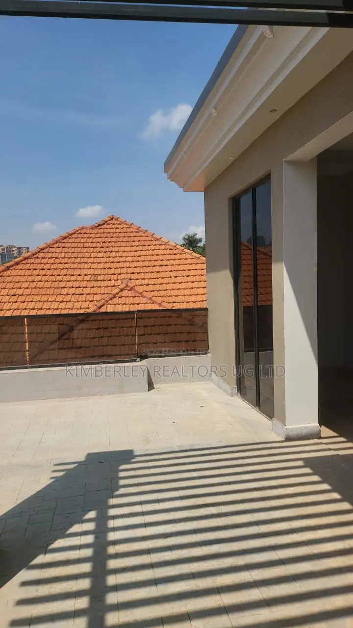 6bdrm Mansion in Kira for sale