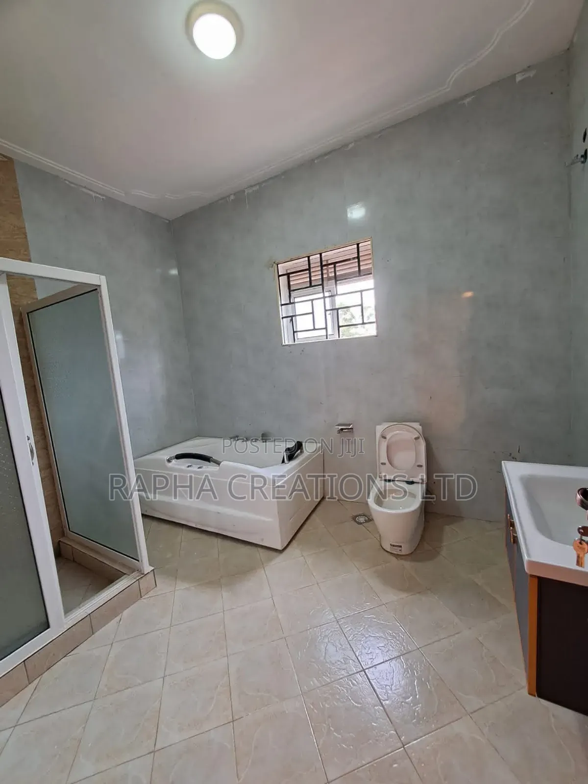 5bdrm House in House For Sale, Central Division for sale