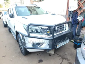 Nissan Hardbody 2015 White