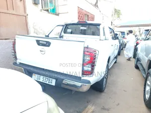 Nissan Hardbody 2015 White
