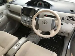 Toyota Raum 2007 Silver