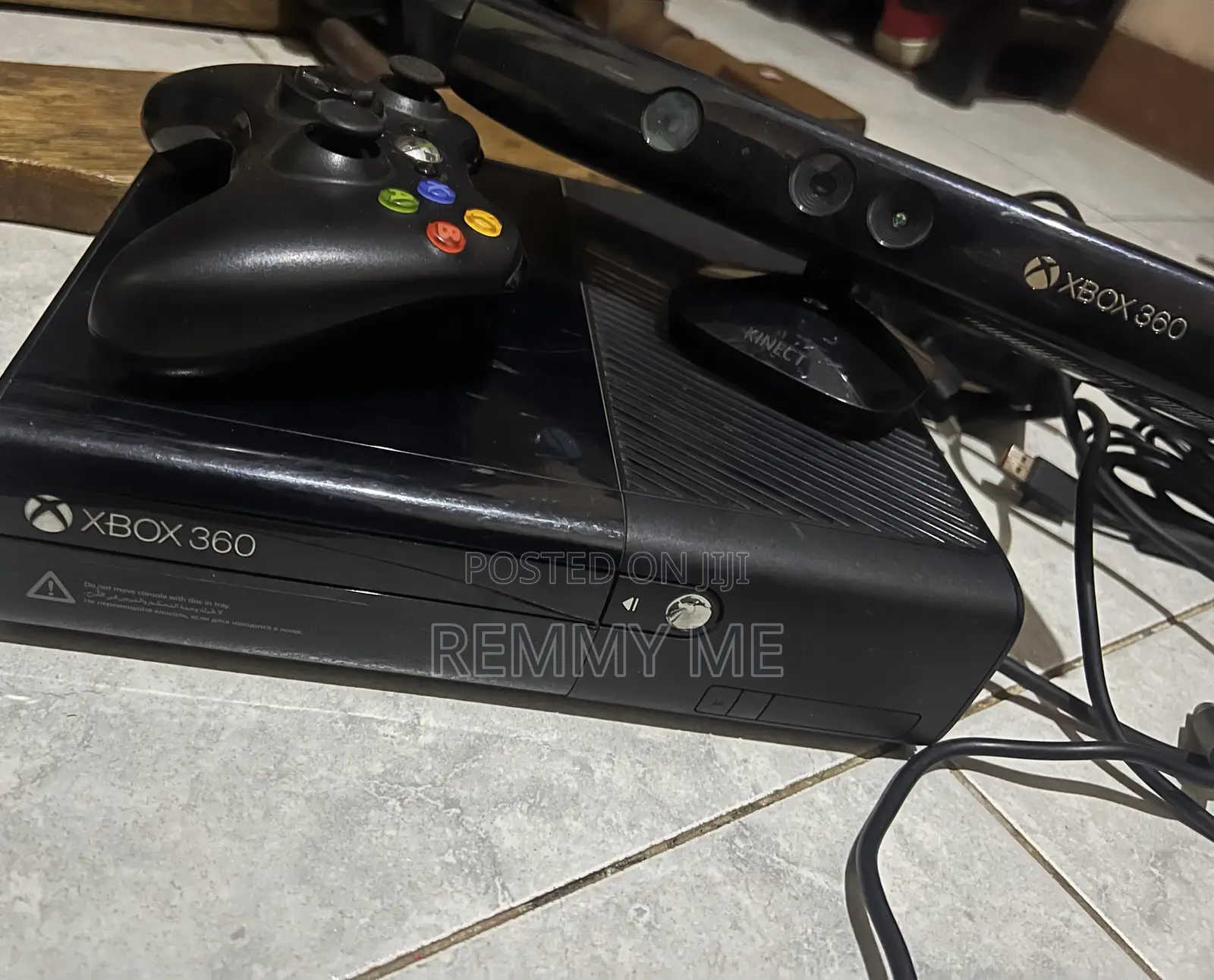 Xbox 360 E 250GB + Kinect + Original Wireless Controller