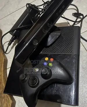 Xbox 360 E 250GB + Kinect + Original Wireless Controller