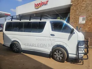 Toyota HiAce 2010 White