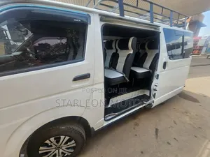 Toyota HiAce 2010 White
