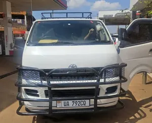 Toyota HiAce 2010 White