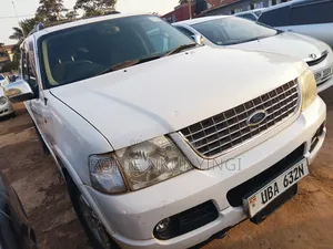 Ford Explorer 2004 White