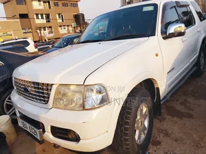 Ford Explorer 2004 White