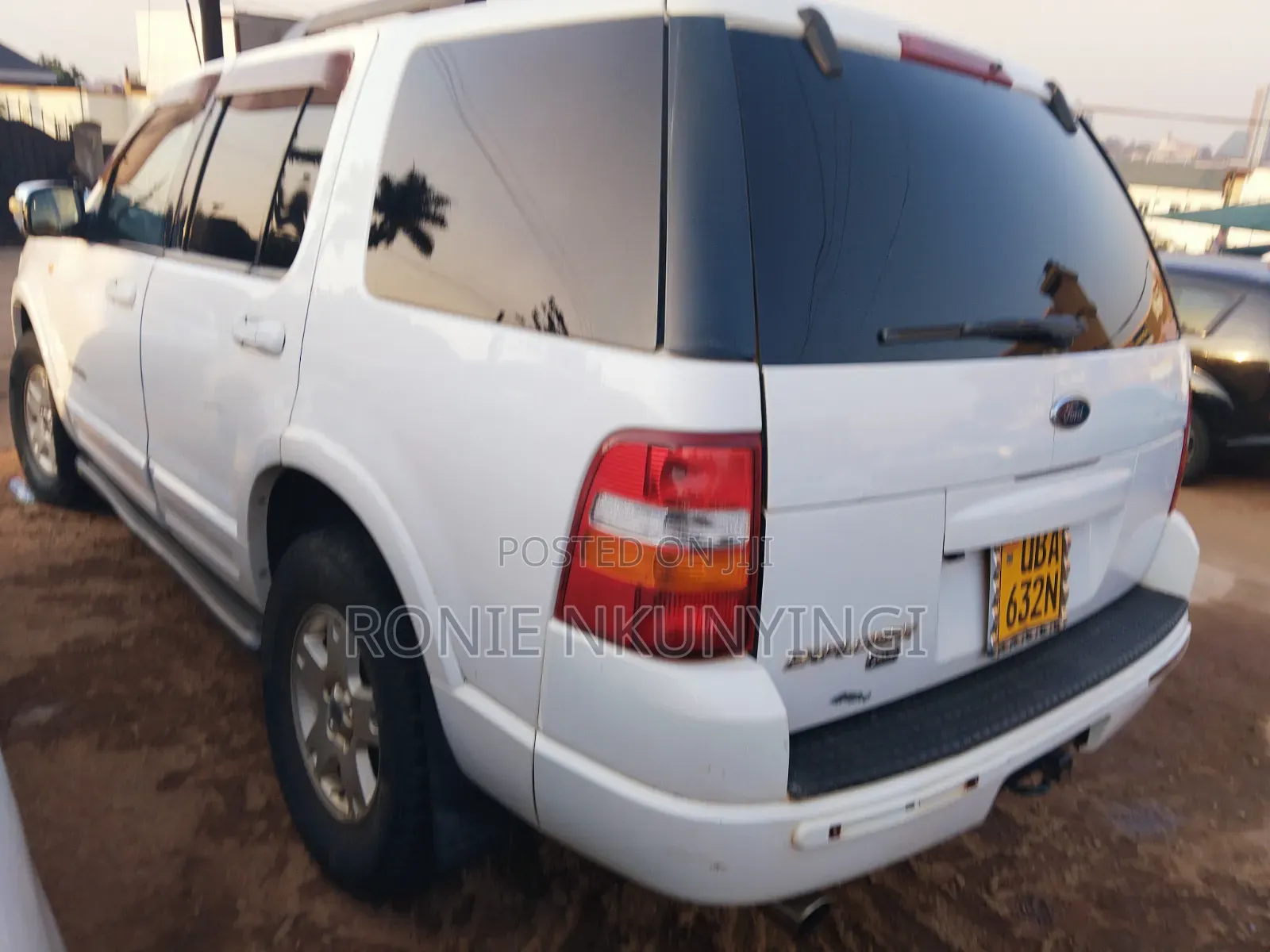 Ford Explorer 2004 White