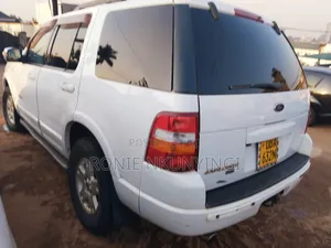Ford Explorer 2004 White