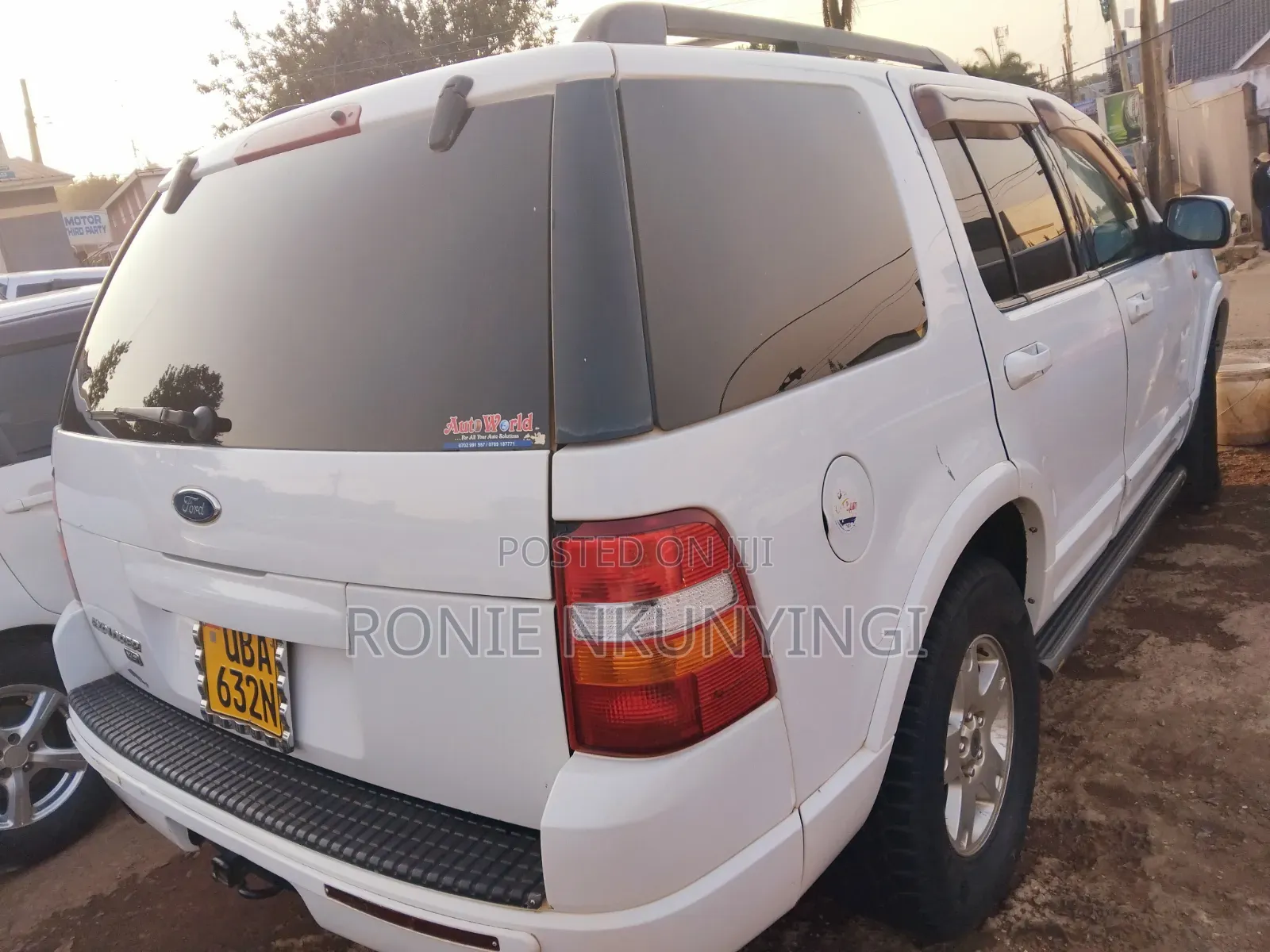 Ford Explorer 2004 White