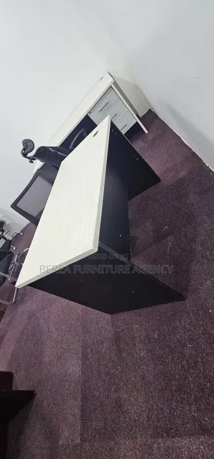Simple Mesh Office Chair and Table
