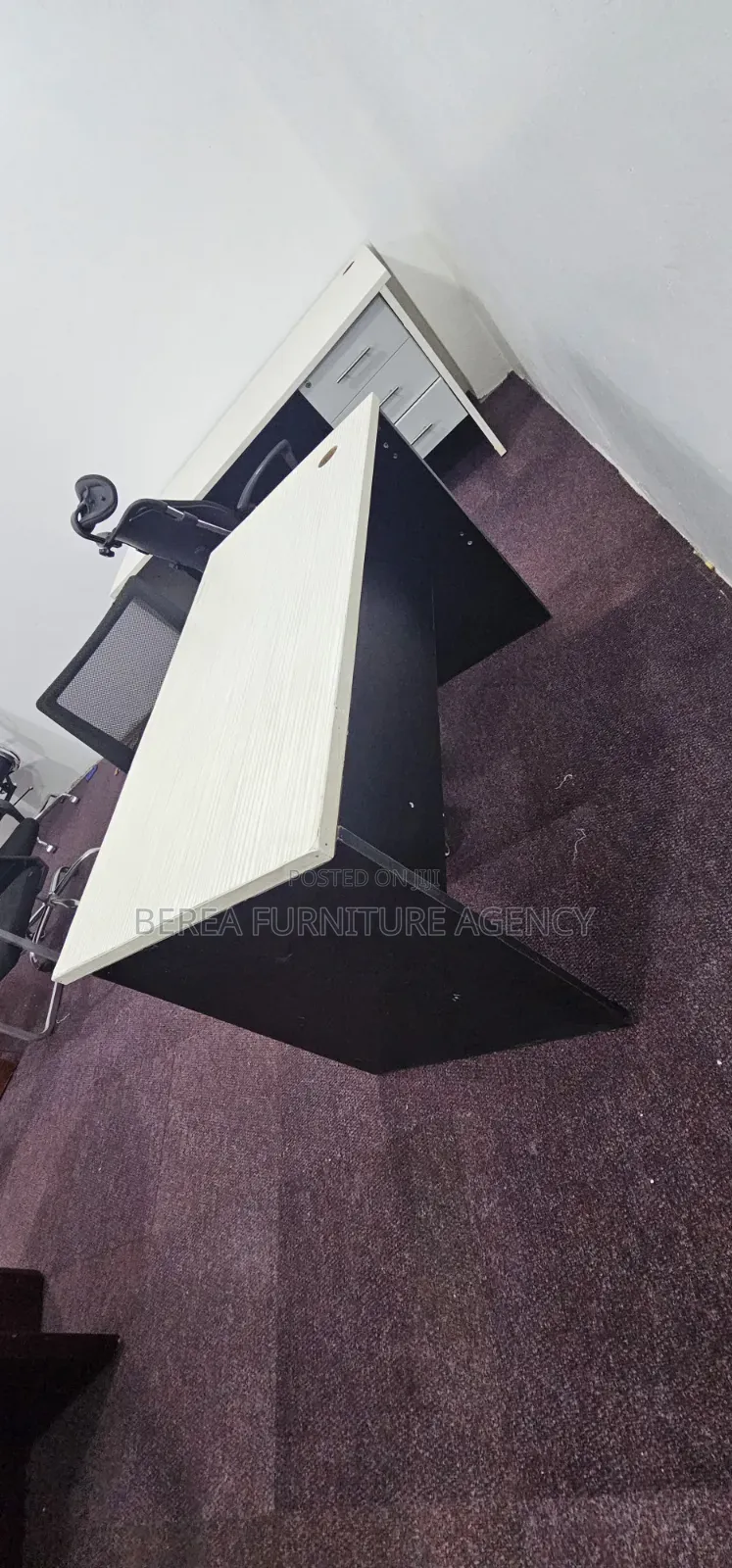 Simple Mesh Office Chair and Table