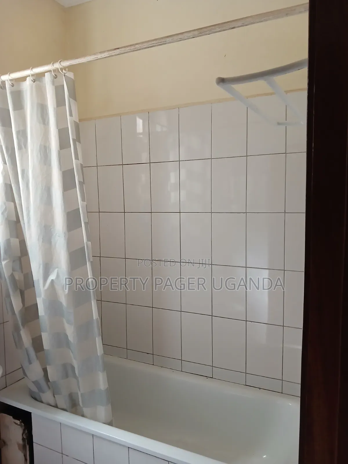 3bdrm Apartment in Kyambogo, Nakawa for rent