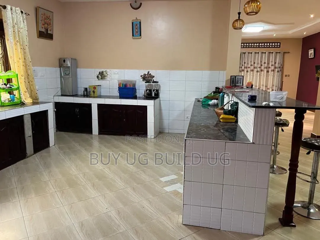 5bdrm Bungalow in Mukono Nsambye for sale