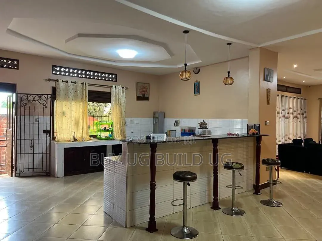 5bdrm Bungalow in Mukono Nsambye for sale