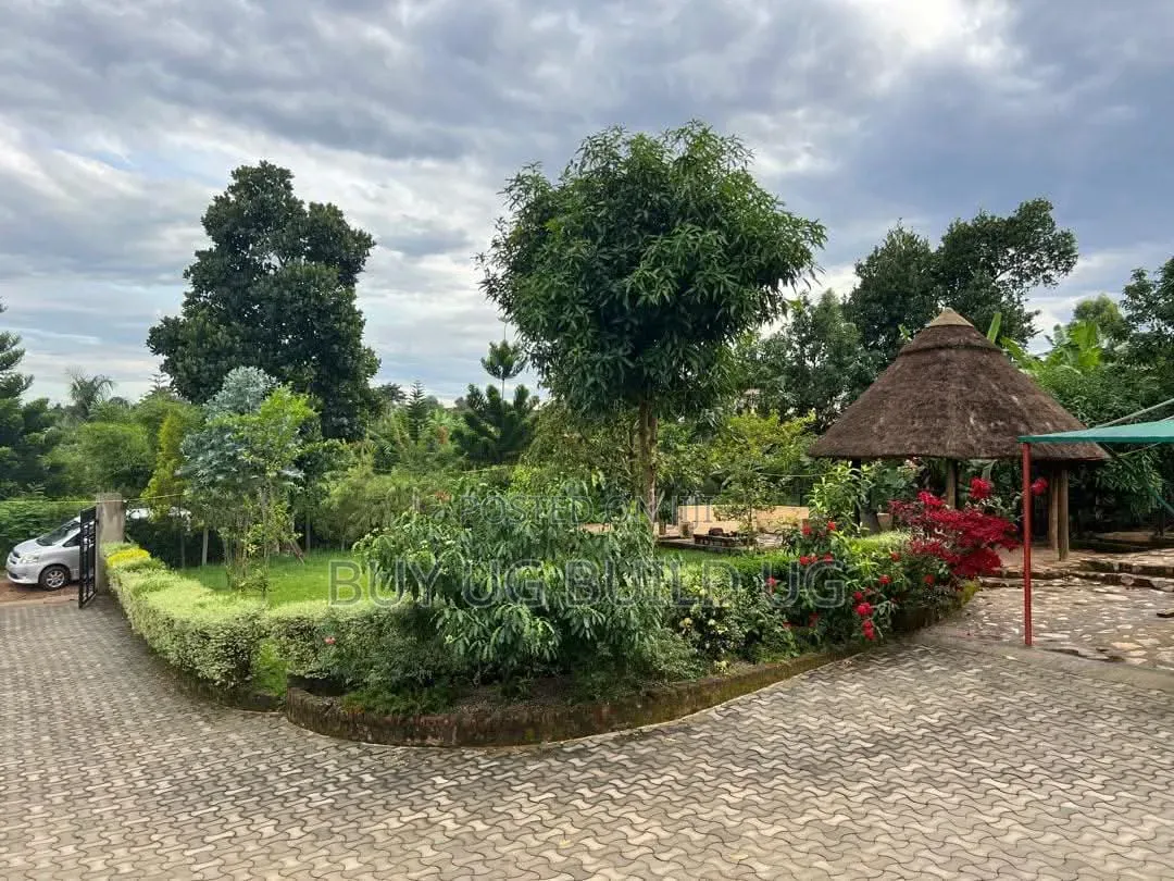 5bdrm Bungalow in Mukono Nsambye for sale