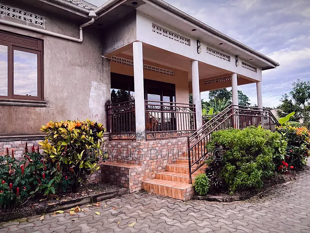 5bdrm Bungalow in Mukono Nsambye for sale