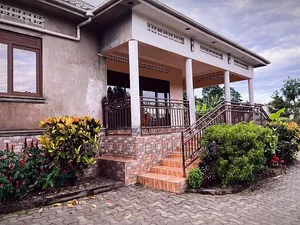 5bdrm Bungalow in Mukono Nsambye for sale