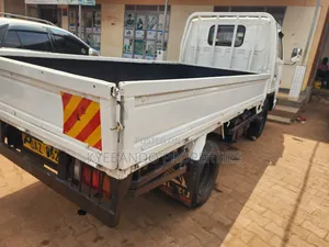 Isuzu Elf 2000 White