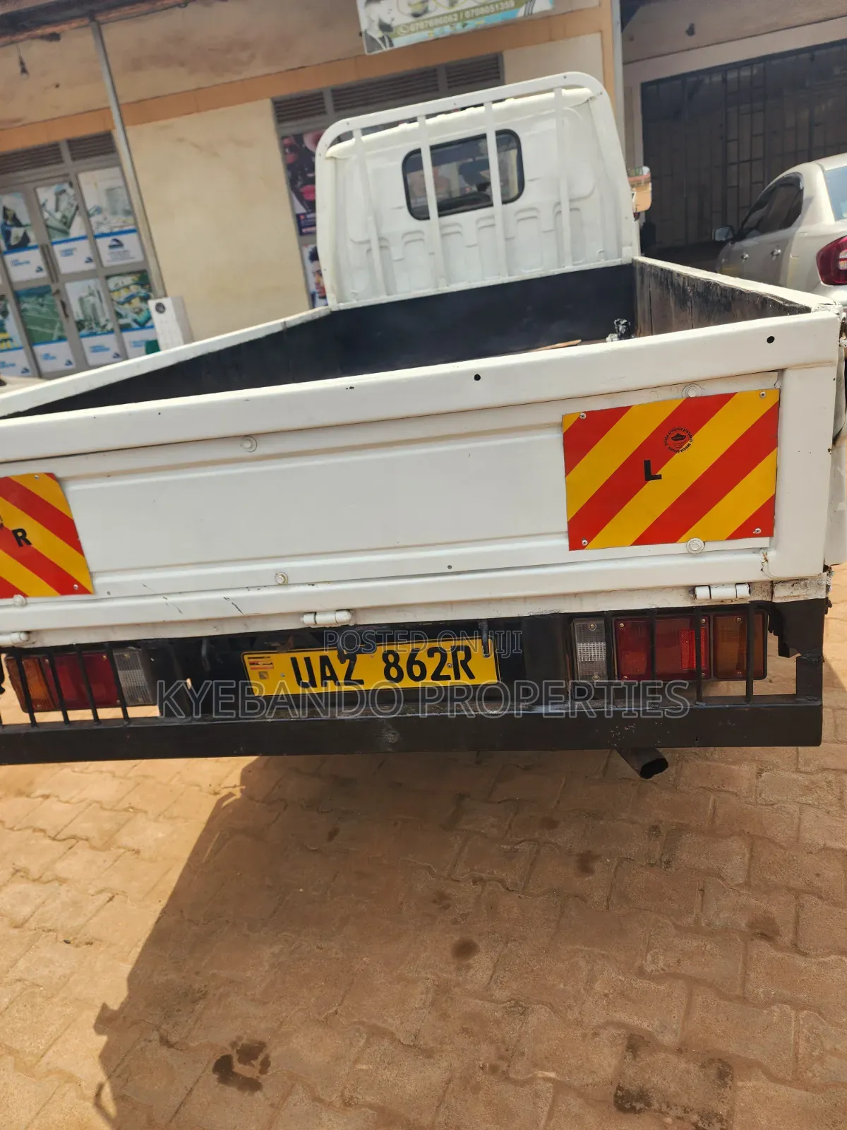 Isuzu Elf 2000 White