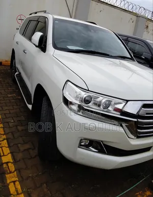 Toyota Land Cruiser 2016 White