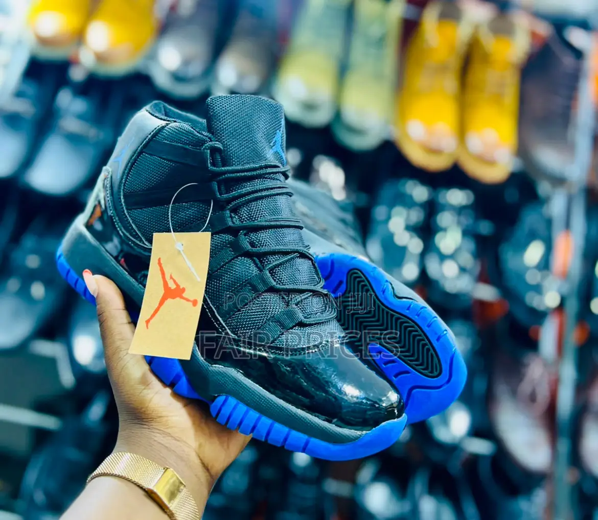 Classic Unisex Jordan 11 Sneakers