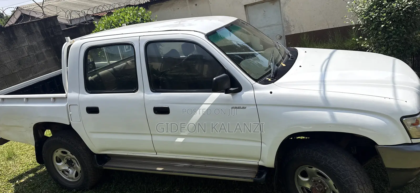 Toyota Hilux 2005 White