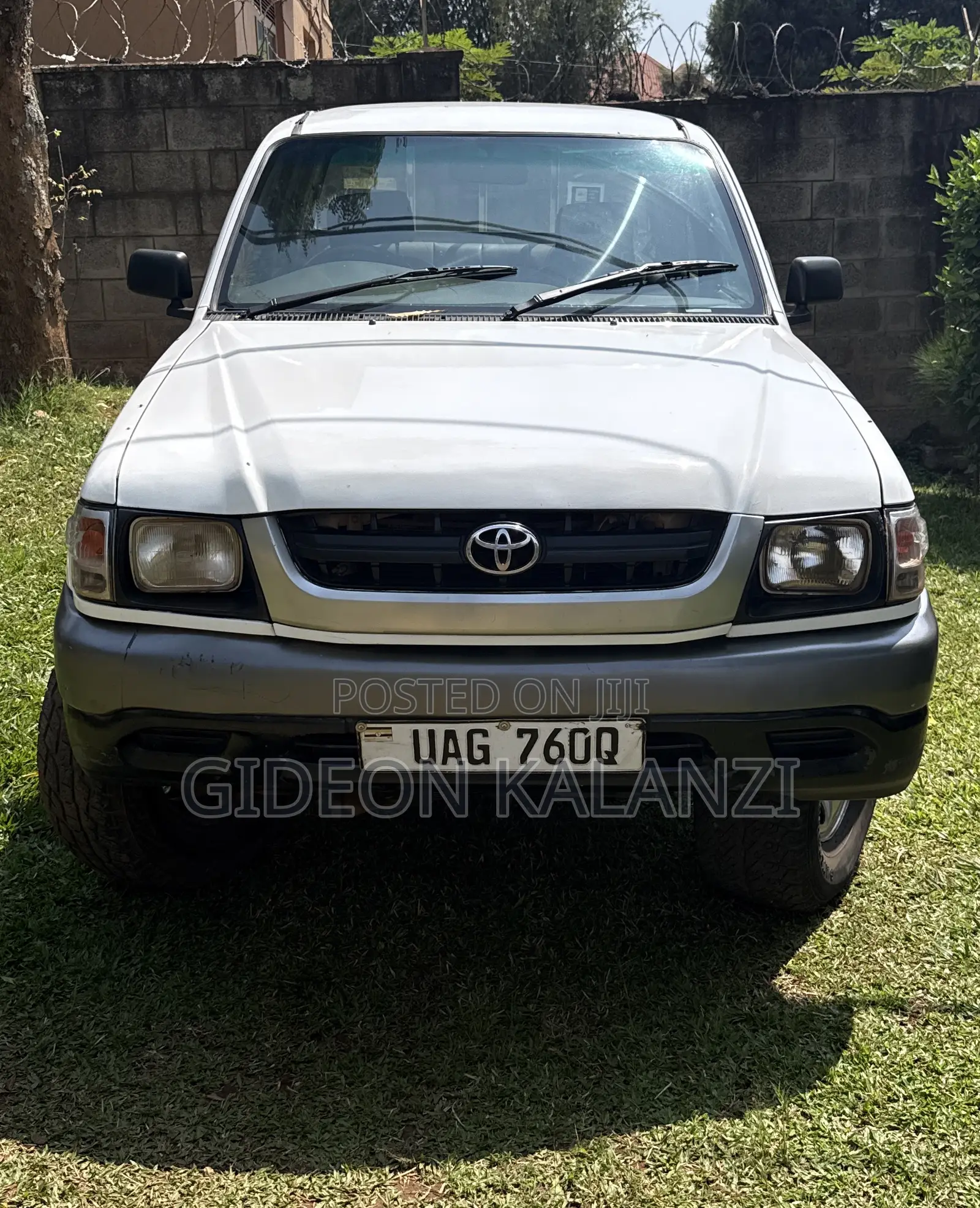 Toyota Hilux 2005 White