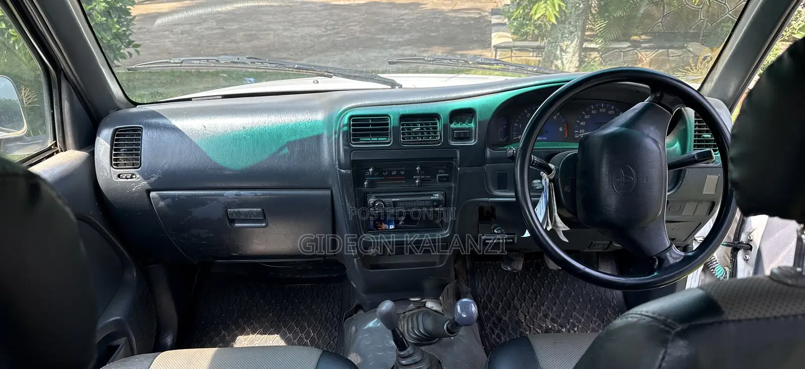 Toyota Hilux 2005 White