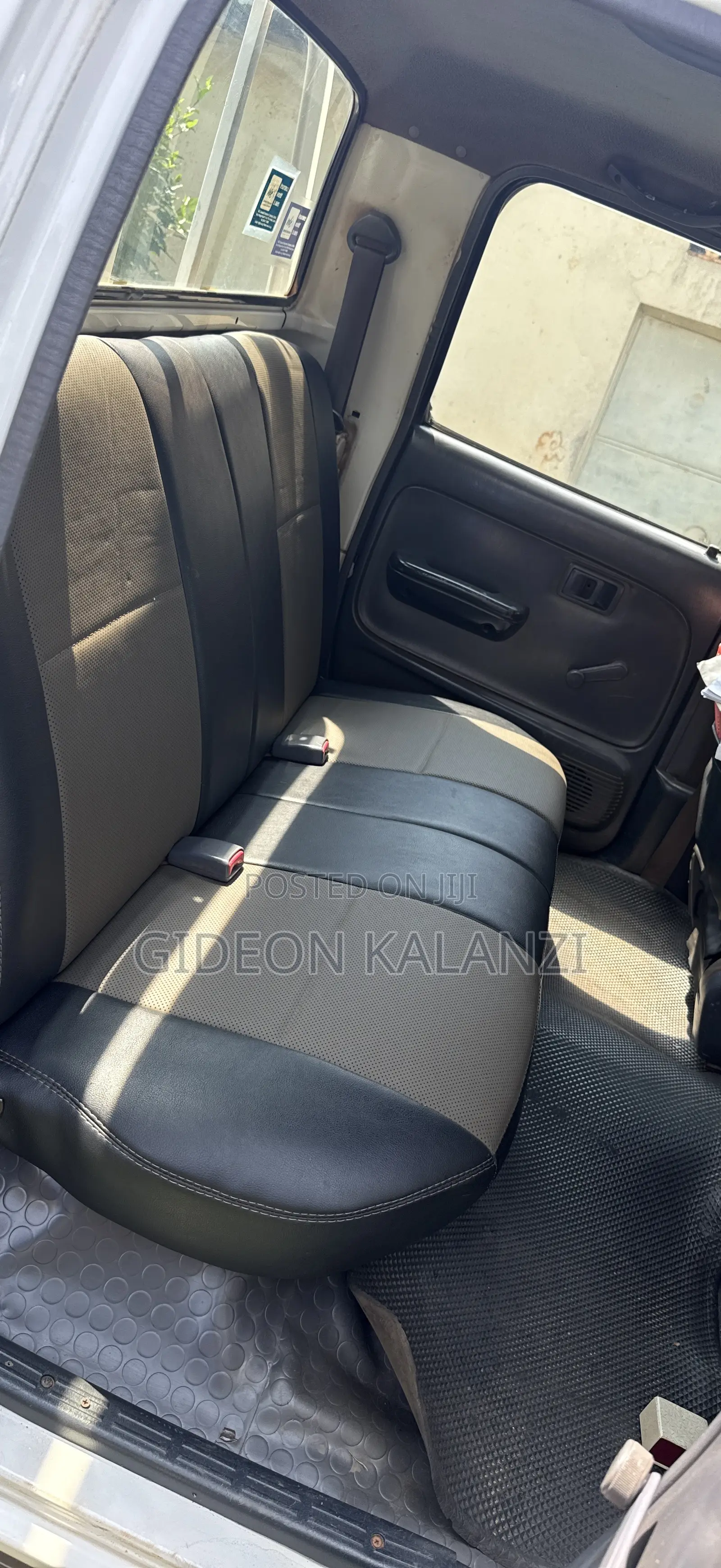 Toyota Hilux 2005 White