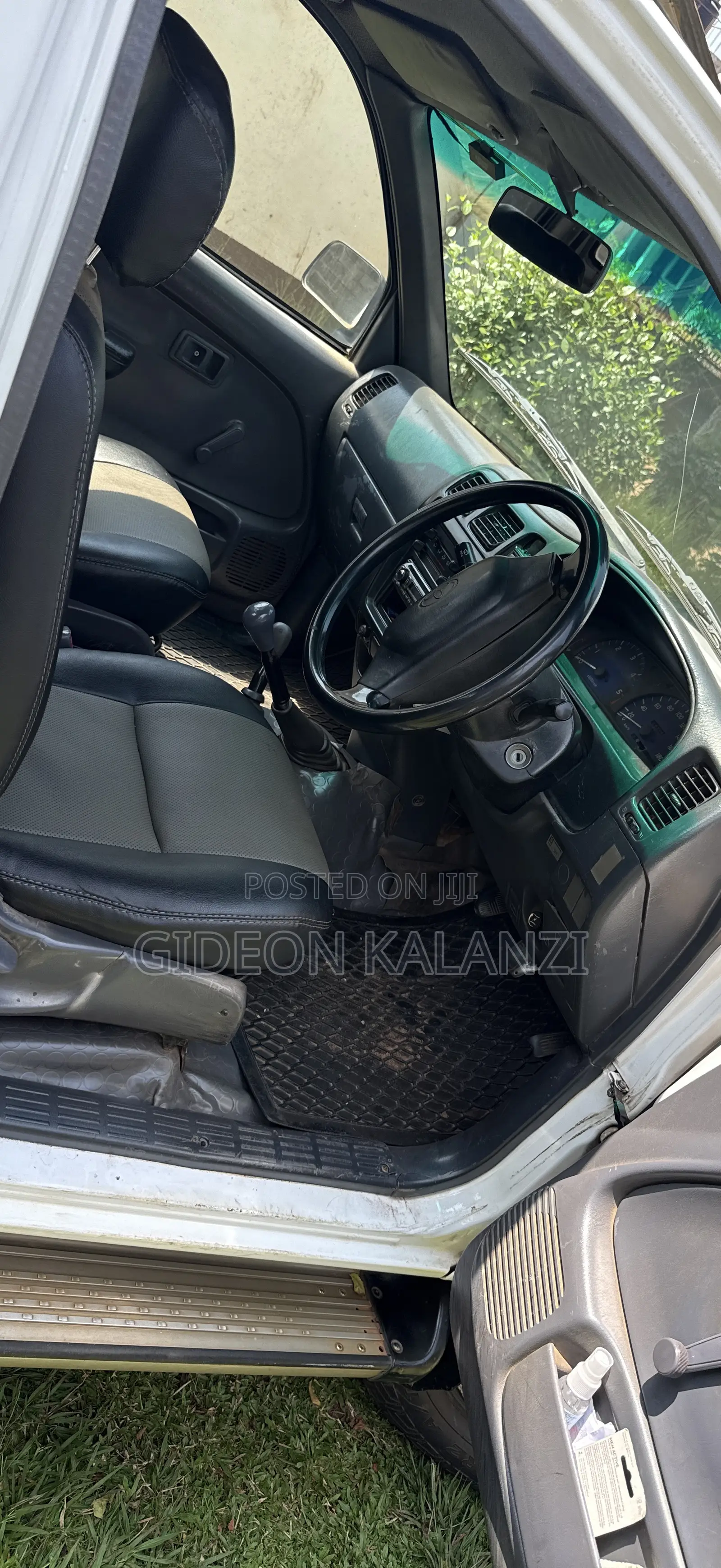 Toyota Hilux 2005 White
