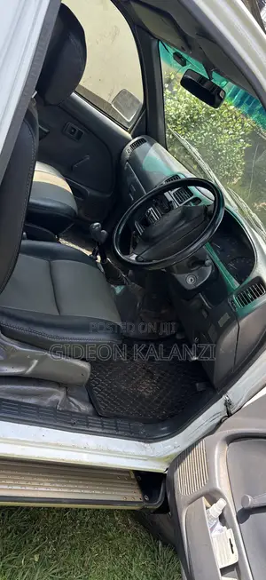 Toyota Hilux 2005 White
