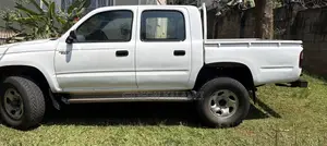 Toyota Hilux 2005 White