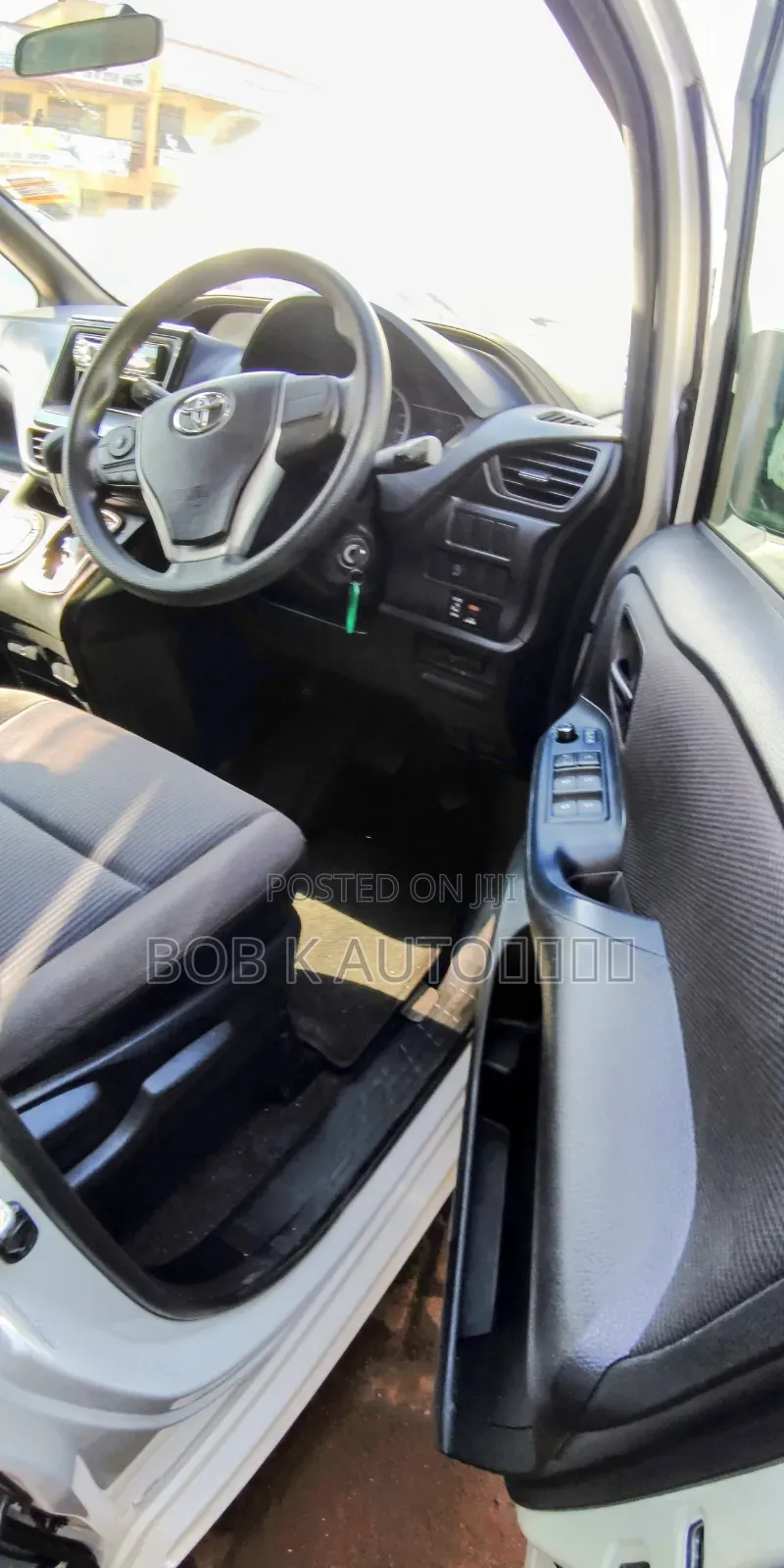 Toyota Noah 2016 White