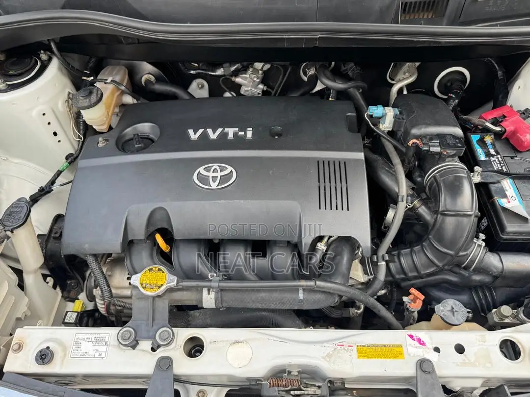 Toyota Sienta 2010 White