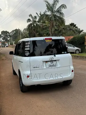 Toyota Sienta 2010 White