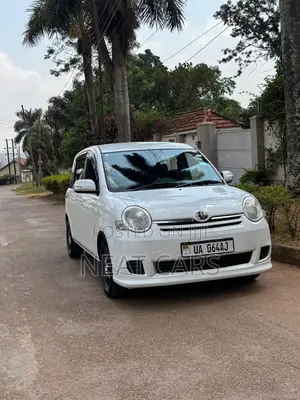 Toyota Sienta 2010 White