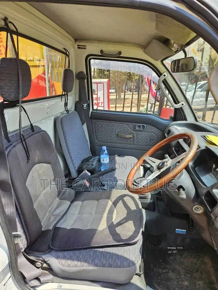Daihatsu Hijet 2000 Model
