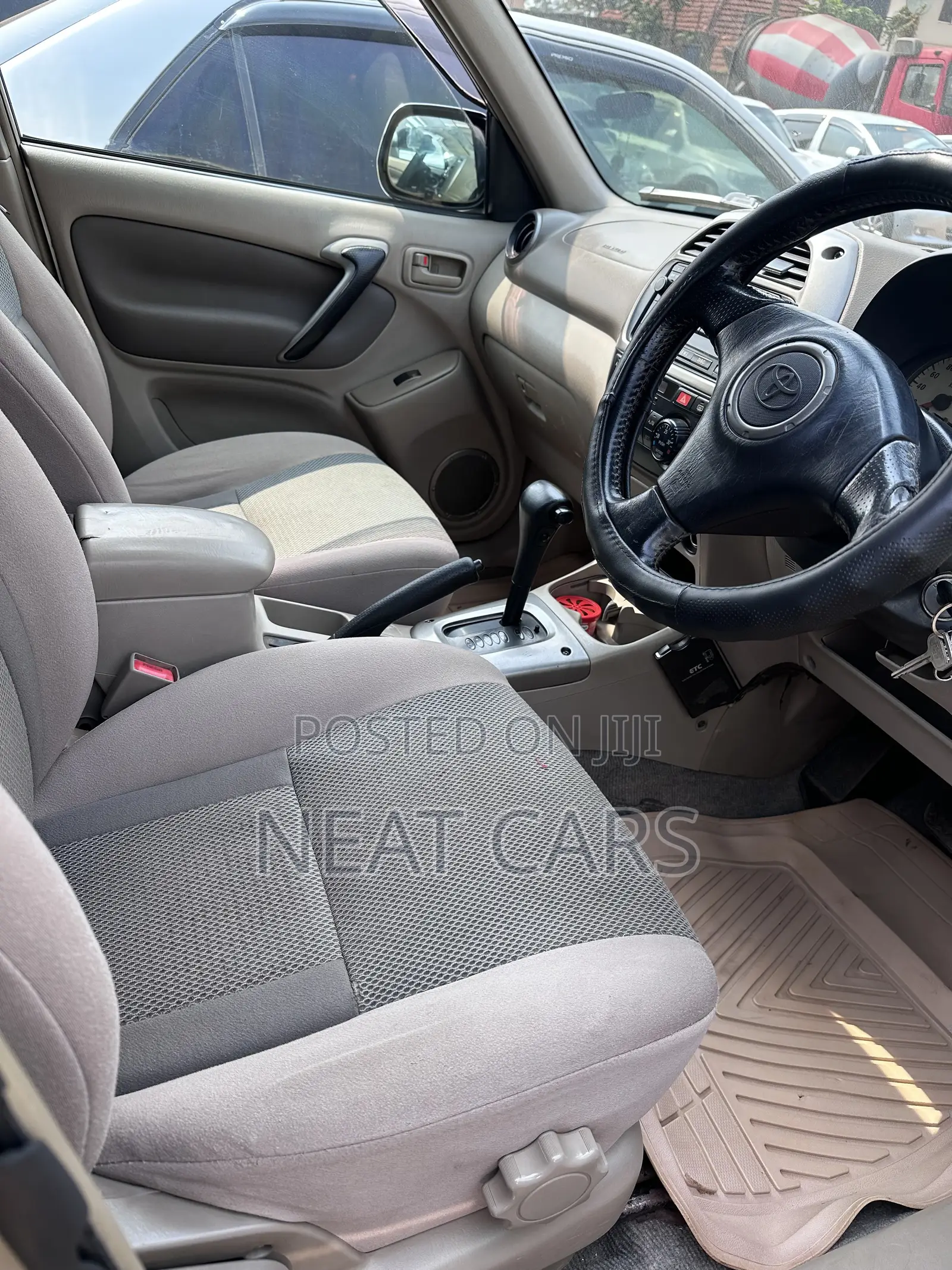 Toyota RAV4 2005 Gold