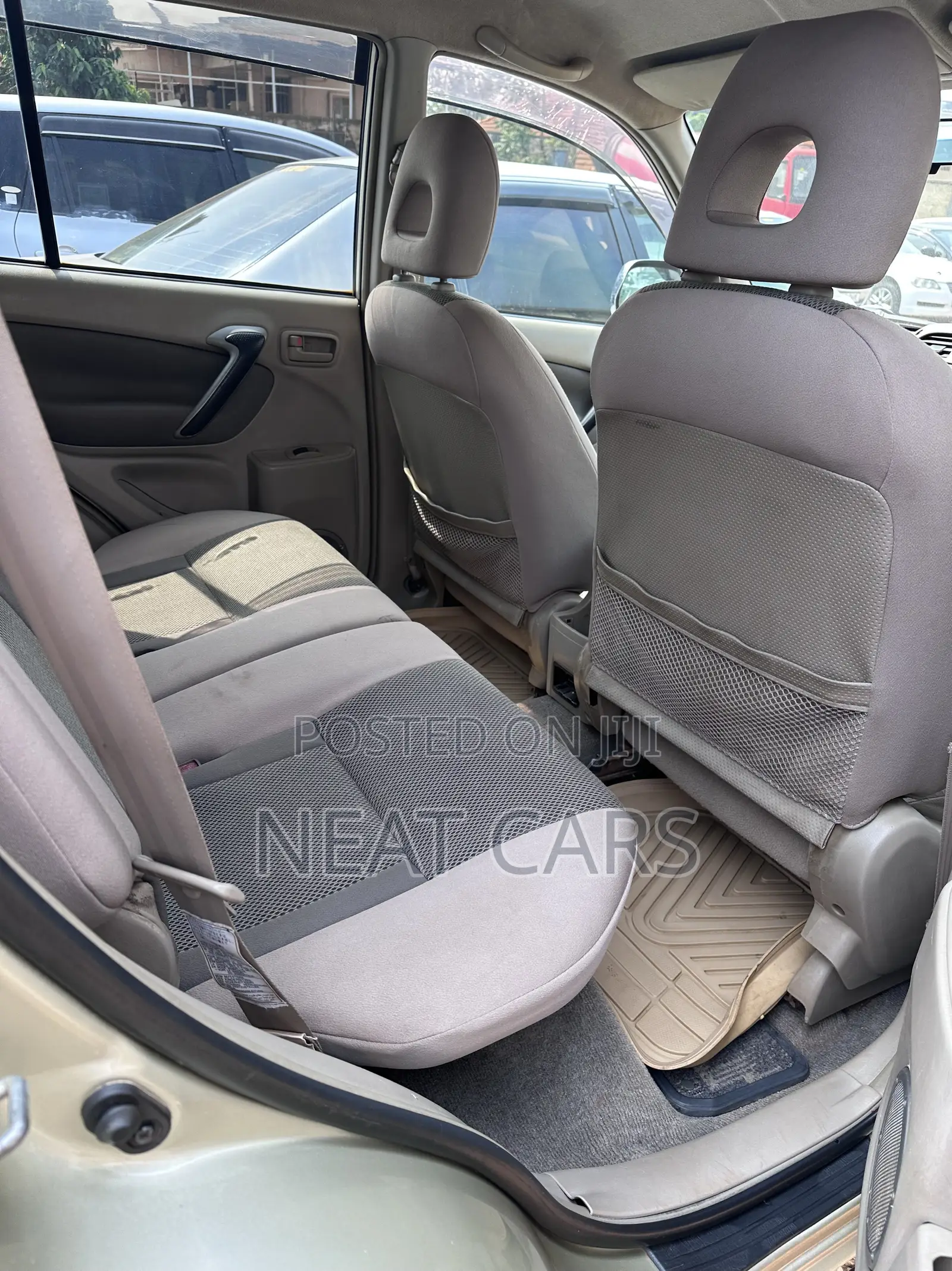 Toyota RAV4 2005 Gold