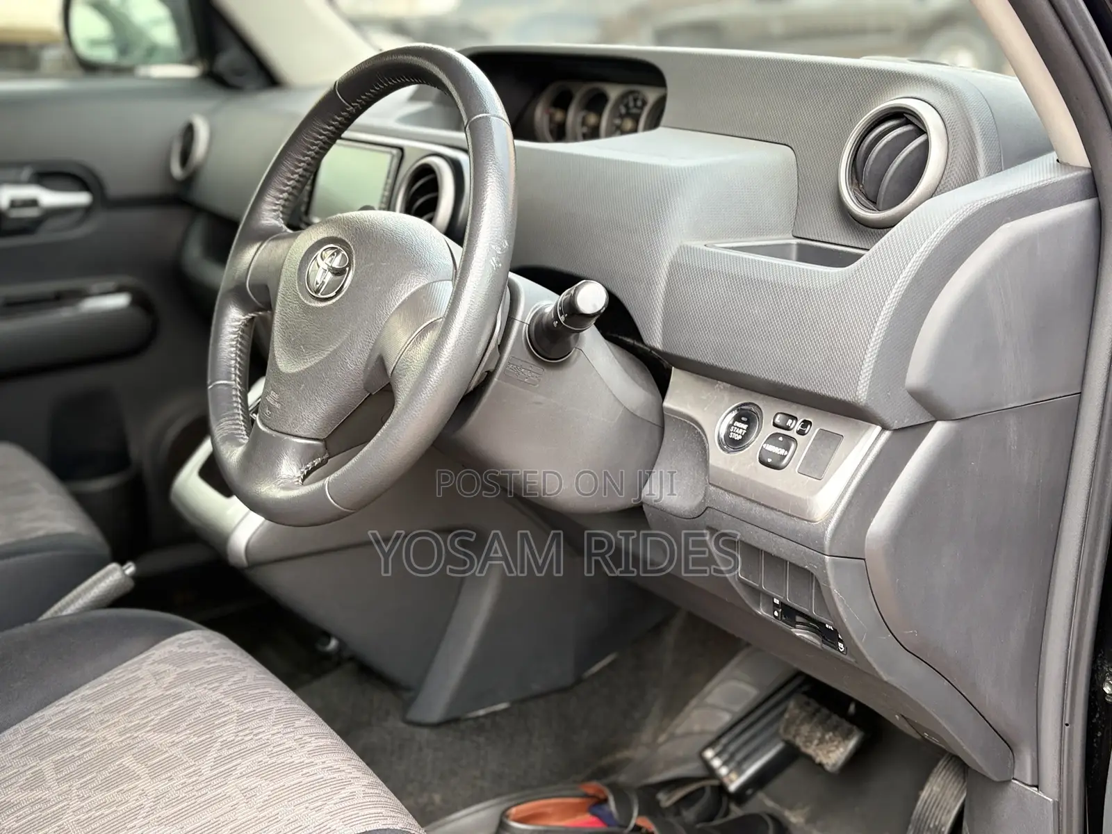 Toyota Corolla Rumion Hatchback 1.5 FWD 2010 Black