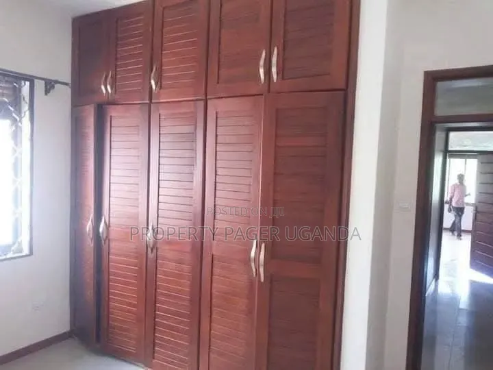 4bdrm Bungalow in Kira for rent