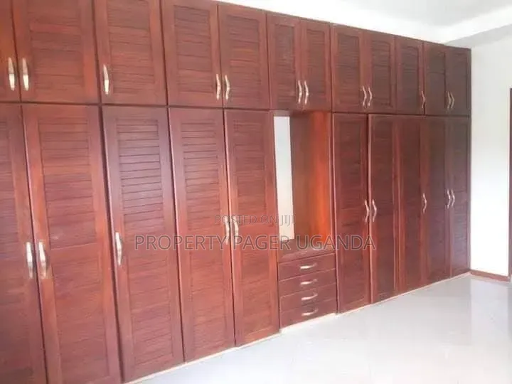 4bdrm Bungalow in Kira for rent