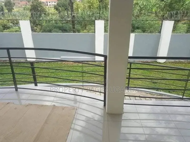 4bdrm Bungalow in Kira for rent