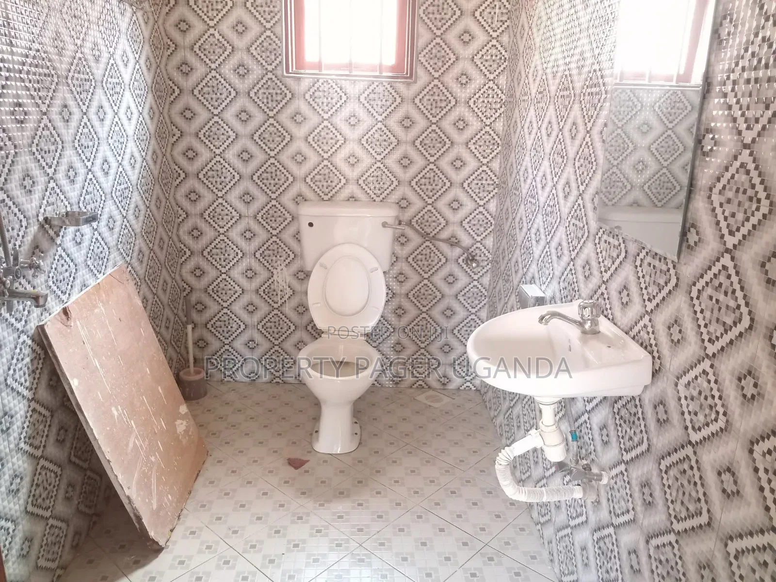 4bdrm Bungalow in Buwaate, Kira for rent