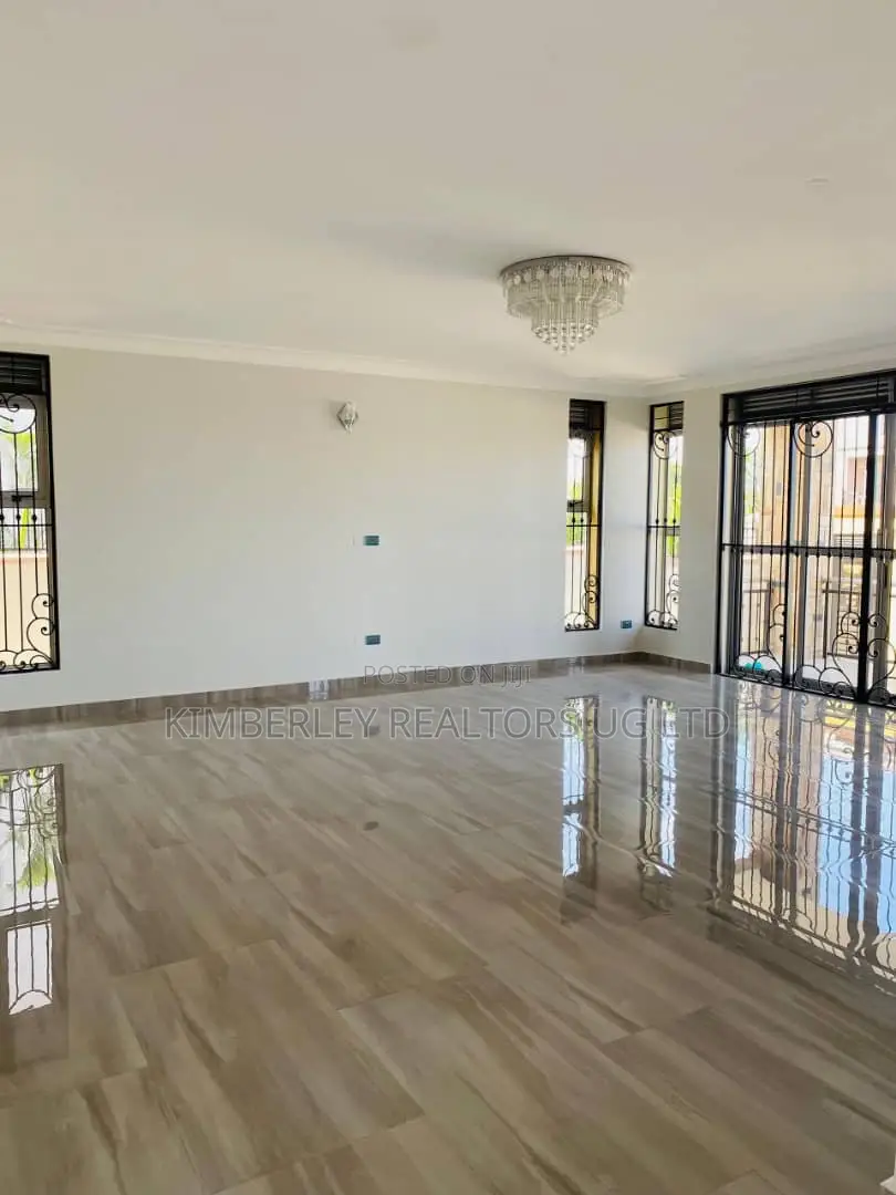7bdrm Mansion in Division A for sale