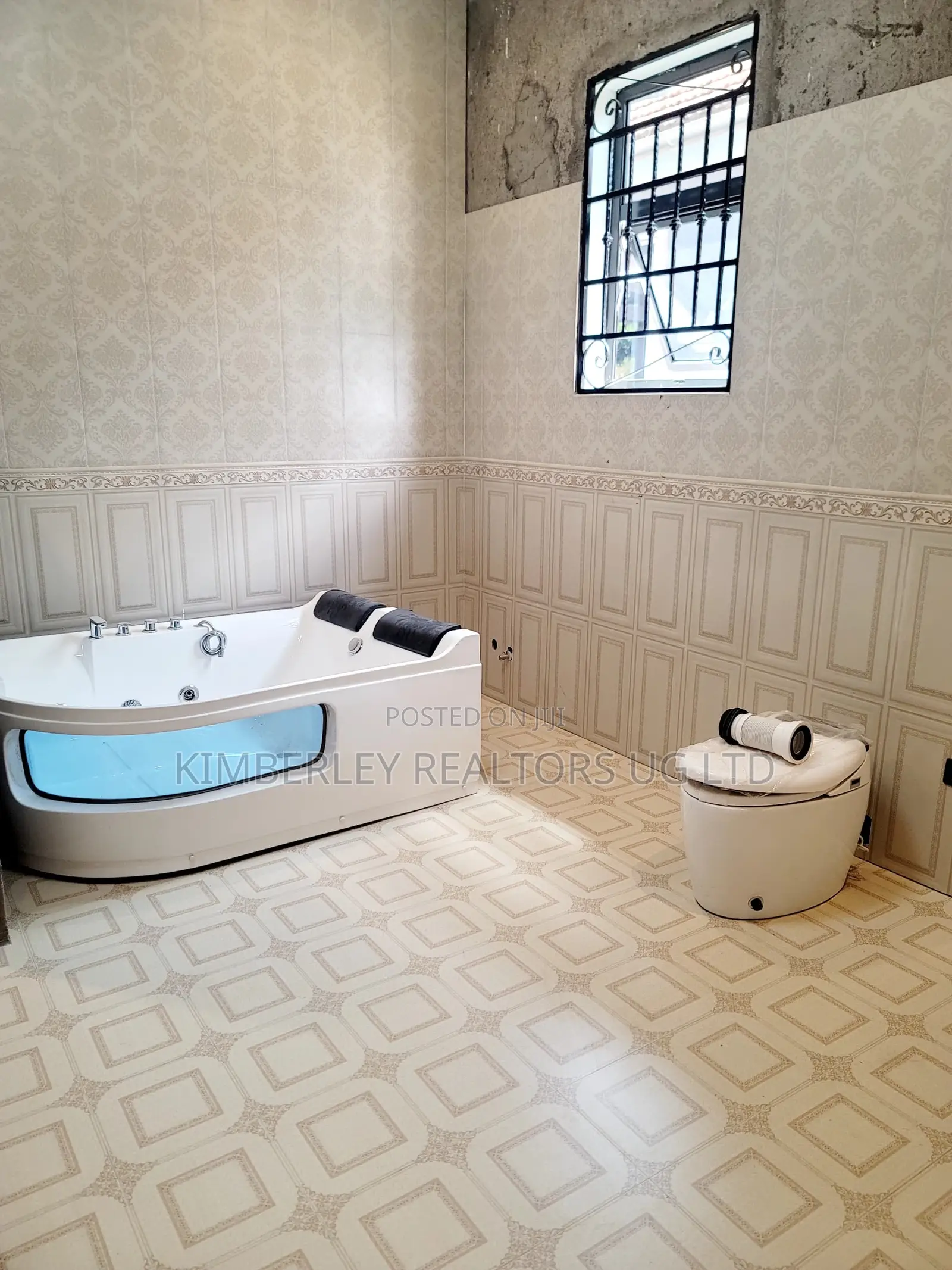 7bdrm Mansion in Division A for sale
