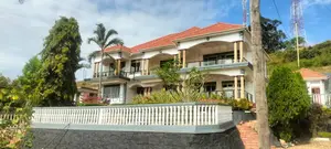6bdrm House in Nsangi for sale