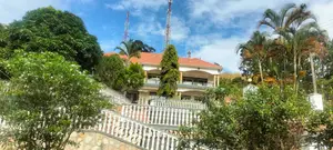 6bdrm House in Nsangi for sale
